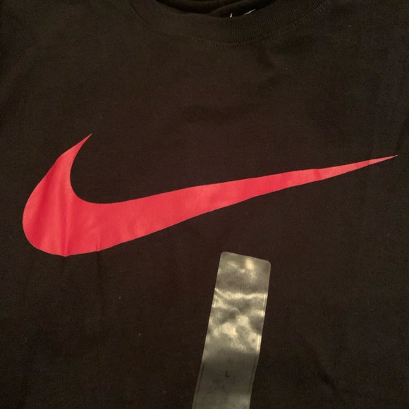 Nike Tee - Picture 3 of 5